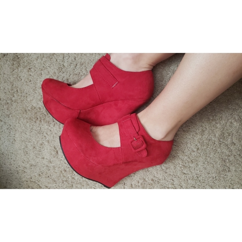 Red felt wedges with buckle strap